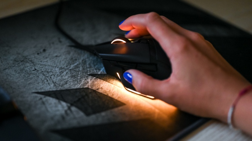 razer basilisk v3 - the one big limitation of the basilisk is its asymmetry that is fit...