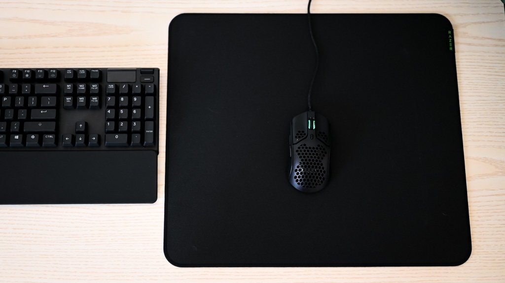 G Pro Wireless looks so small with the XXXL mousepad : r/MouseReview