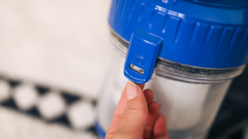 eureka whirlwind - the filtration system keeps an average amount of particles in, but...