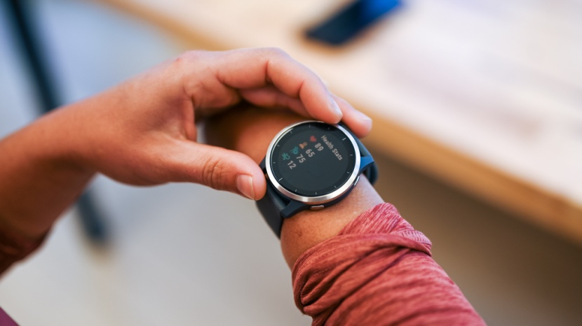 garmin vivoactive 4 - the display on the vivoactive 4 is bare bones and unremarkable.