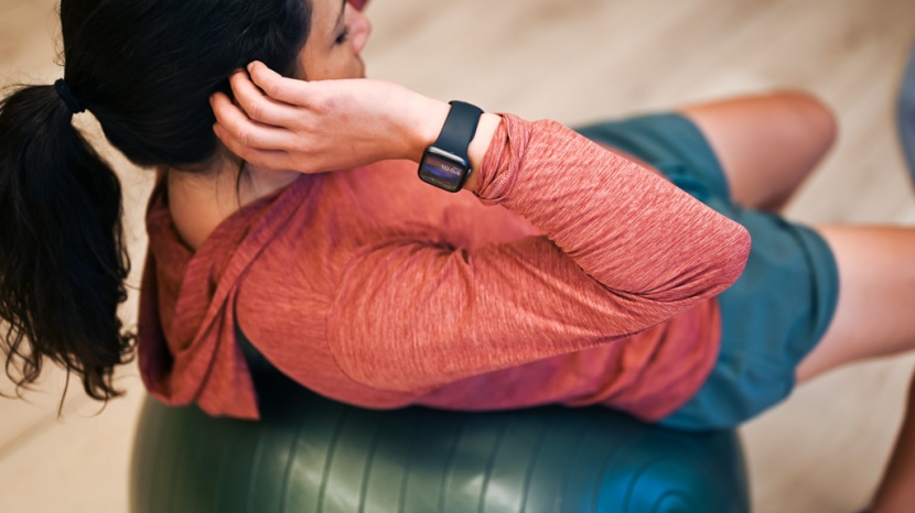 apple watch se - the se also comes with loads of trackable activities.