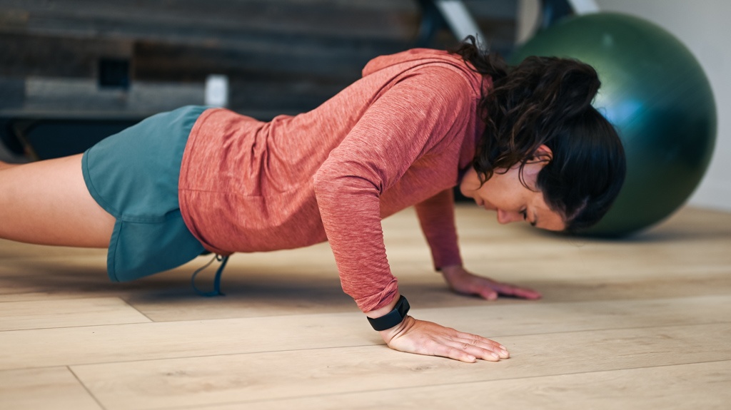 fitbit charge 5 - the fitbit charge 5 includes a variety of different fitness features.