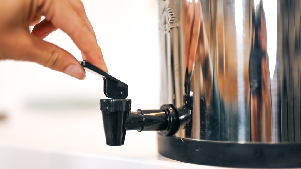 travel berkey - the spout on the travel berkey is ergonomic and easy to use.