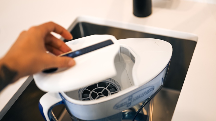 zerowater 12-cup pitcher - the filter cartridge on the zerowater is located just below the top...