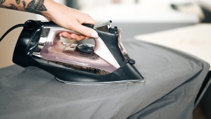 Review: Classic Dry Iron – No Holes!