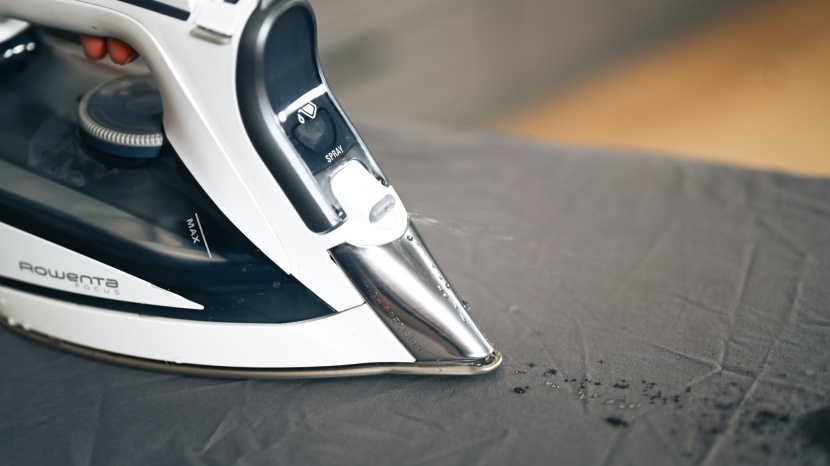 rowenta focus excel dw5280 - the accentuated nose on an already narrow soleplate helps the focus...