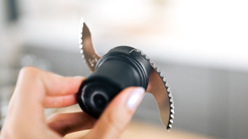 magimix compact 3200 xl - a moderate shaft length on the blades enabled testers to handle them...