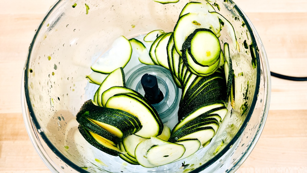 magimix compact 3200 xl - slicing a zuchinni was a forte of the magimix compact.