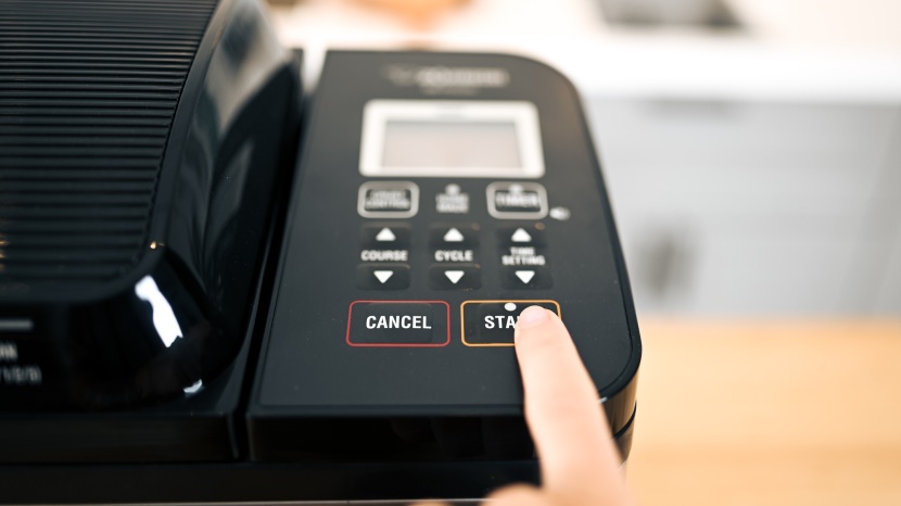 zojirushi virtuoso plus - the zojirushi comes with more recipes than any other bread machine...