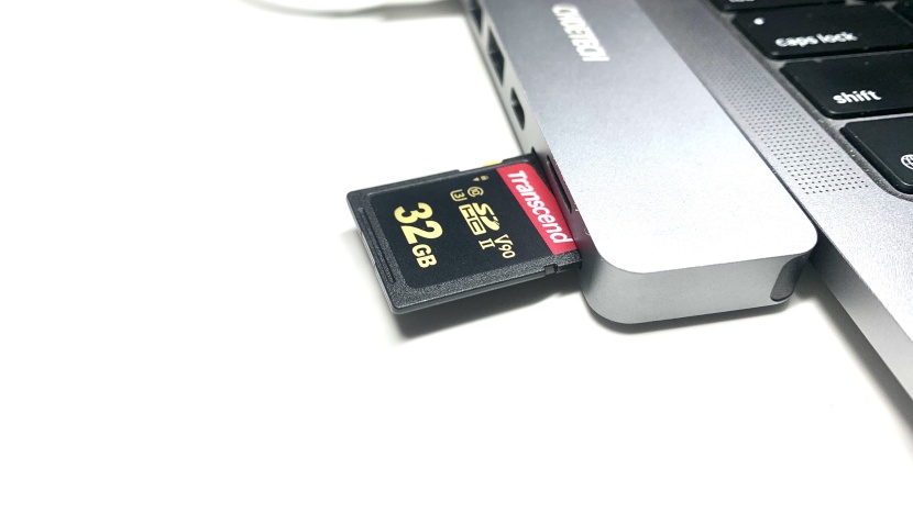 memory card - the transcend uhs-ii quickly writes and reads large files and won&#039;t...