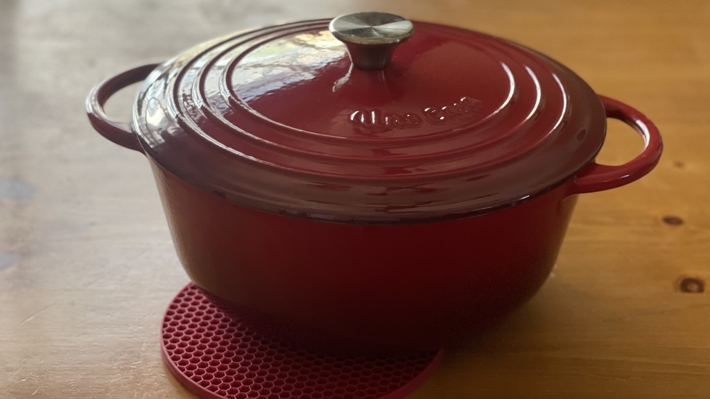 Misen Enameled Cast Iron Braiser Pan - Cast Iron Pot with Lid - Cast Iron  Enameled Cookware, Red