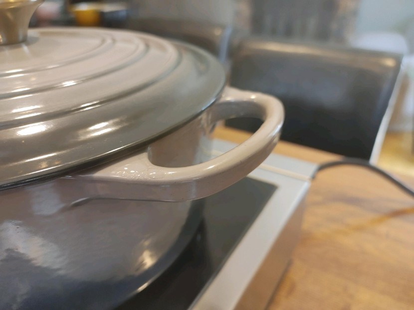 dutch oven - no dutch oven seals completely, but some splatter more during...