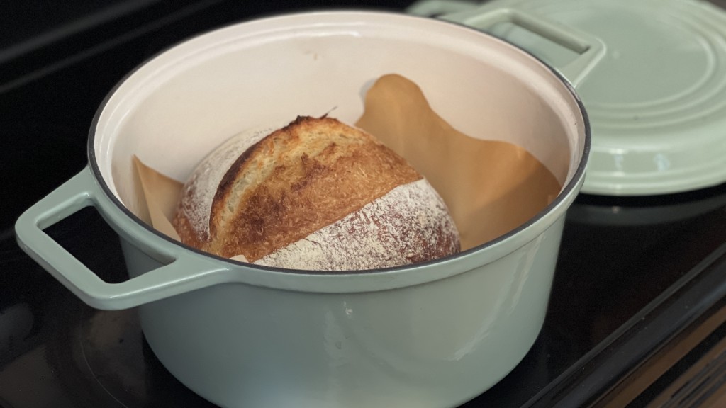 Chef's Oven vs Dutch Oven – Lid & Ladle