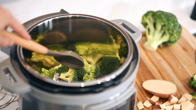 instant pot duo plus v4 - stirring and mixing is so much nicer with the anti-spin feature.