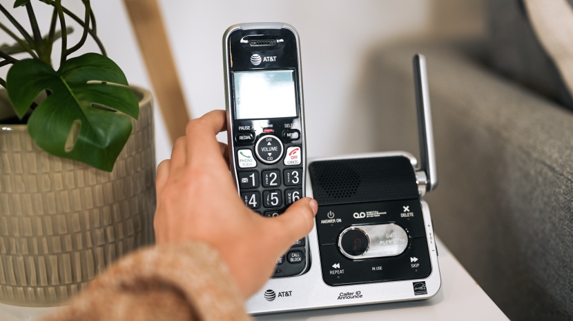 cordless phone - the at&amp;amp;t bl102 is simple and easy to use.