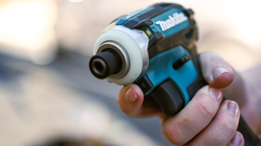 makita xdt16z lithium-ion 18v - the chuck on this version uses quick-connect, allowing you to insert...