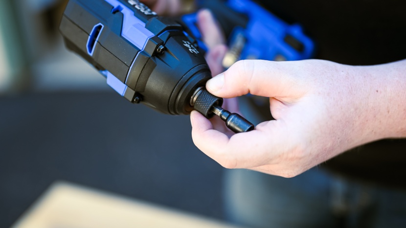 kobalt xtr max 24v - the xtr requires two hands to insert and remove bits from the tool.