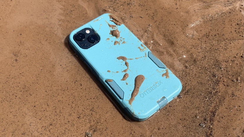 the otterbox commuter series is designed to take a beating.