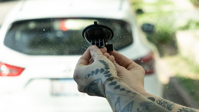 escort redline 360c - the redline 360c comes with a very reliable mount.