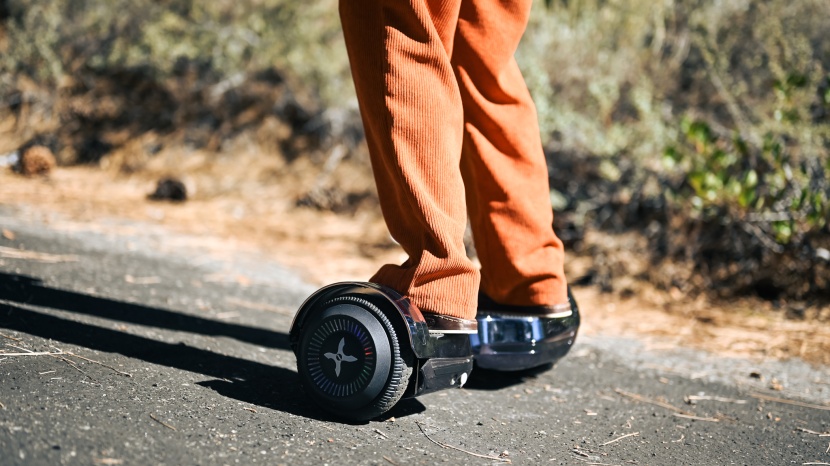 hover-1 chrome 2.0 - we climbed a modest hill to test the board&#039;s outdoor capabilities...