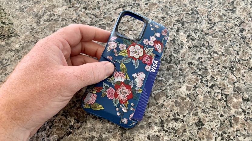 it's easy to push the cards out of the smartish wallet slayer with...