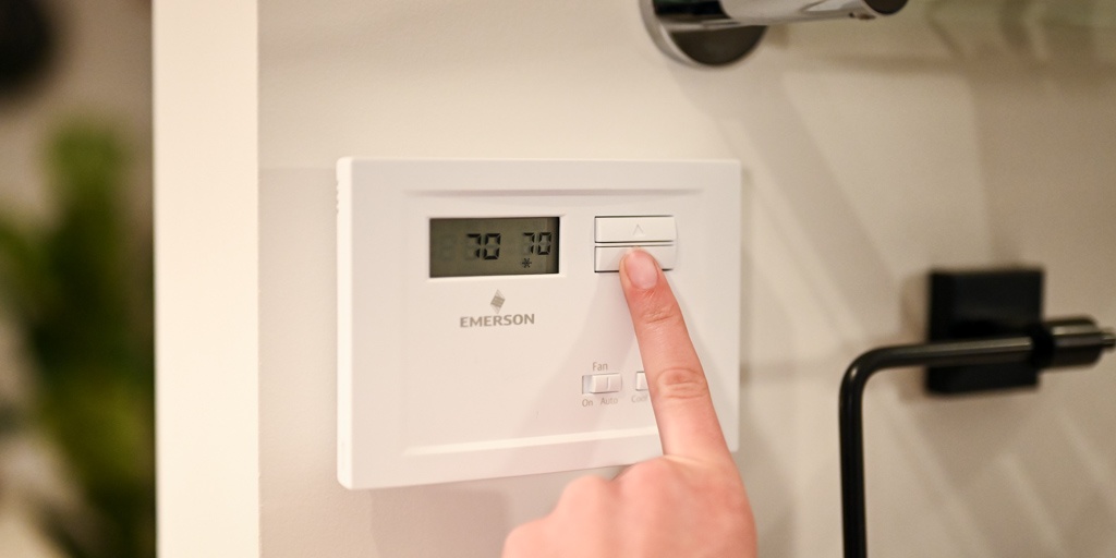 emerson np110 - making changes to the temperature is not as easy as the up/down...