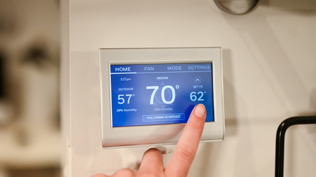 Wi-Fi Smart Color Thermostat