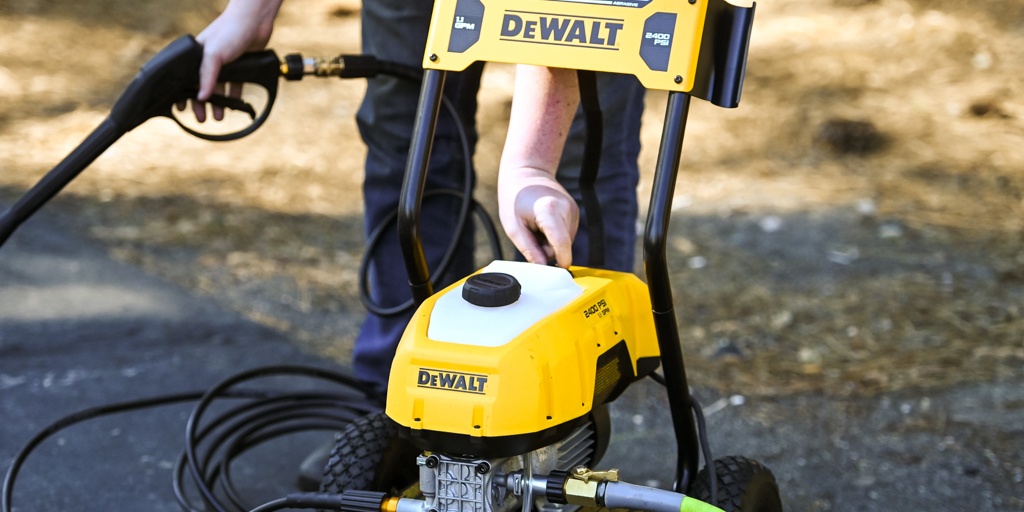 DeWalt DWPW2400 Pressure Washer Review - Consumer Reports