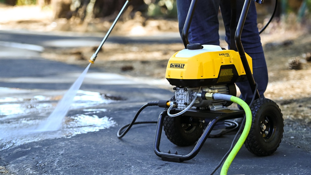 DeWALT DWPW2400 Review (The DeWalt's cleaning unit calculation is about average. But it's low flow rate means that it takes longer to clean.)