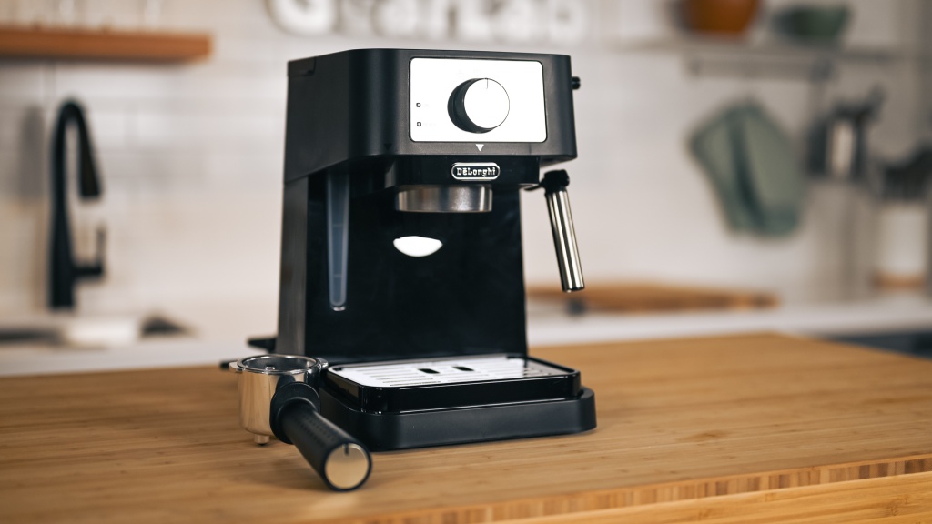 De'Longhi Stilosa EC260.BK, Traditional barista Pump Espresso Coffee  Machine, 2 cups, Black
