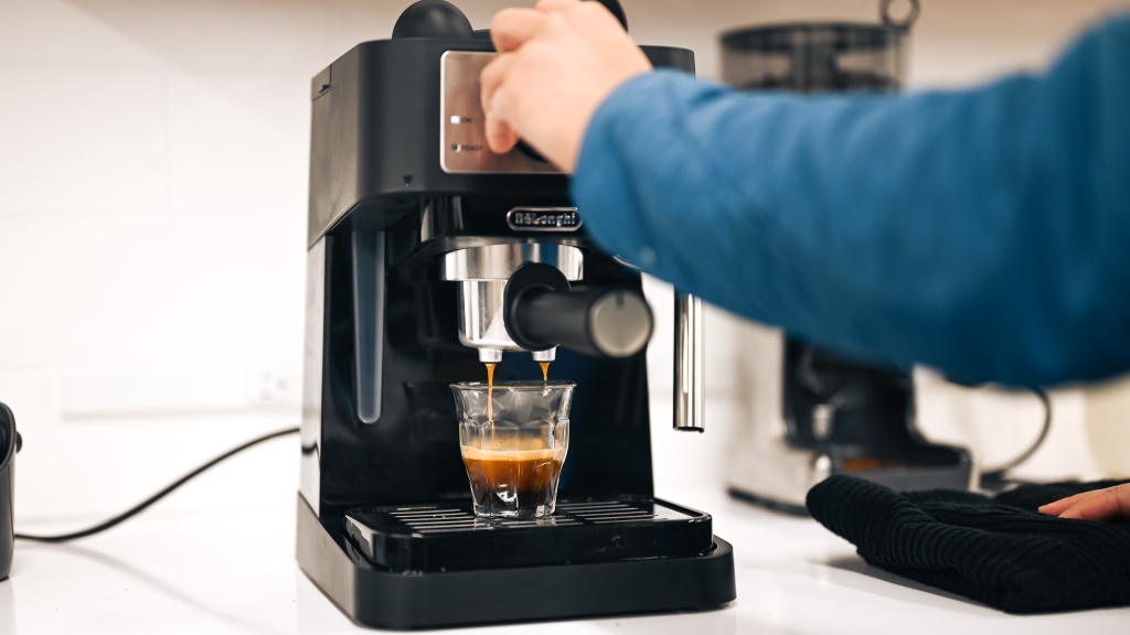 DeLonghi Stilosa Review: A Compact And Budget-Friendly, 44% OFF