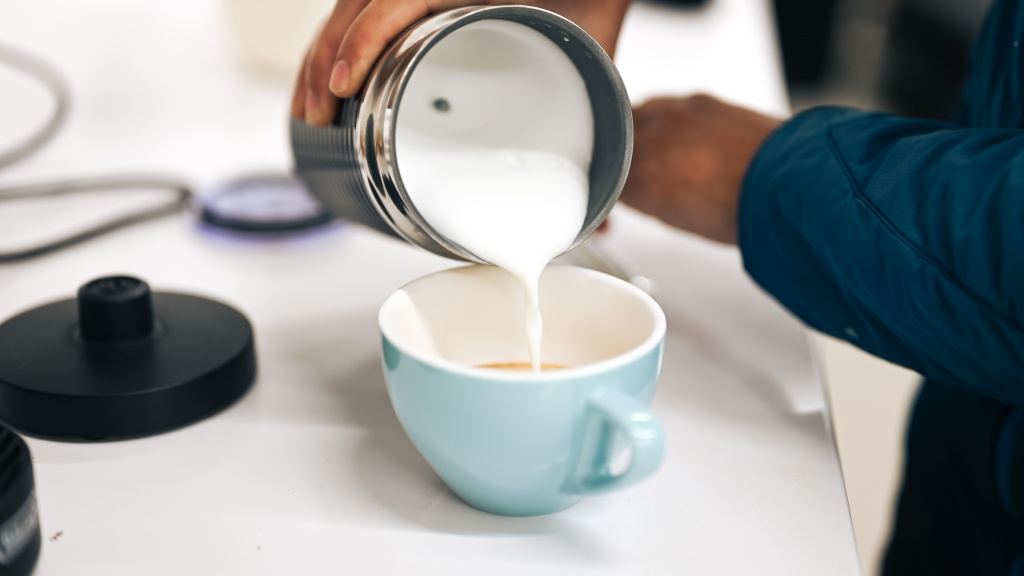 nespresso evoluo - the aeroccino3 makes consistent frothed milk, but the quality leaves...