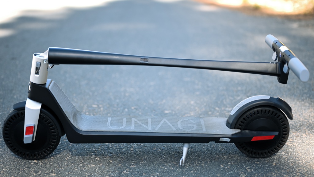 unagi model one (e500) - the unagi&#039;s slick folding mechanism and chic looks go a long way...