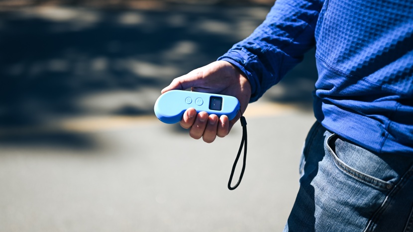 ownboard carbon zeus pro - the remote of the zeus is very intuitive, but the powerful braking...