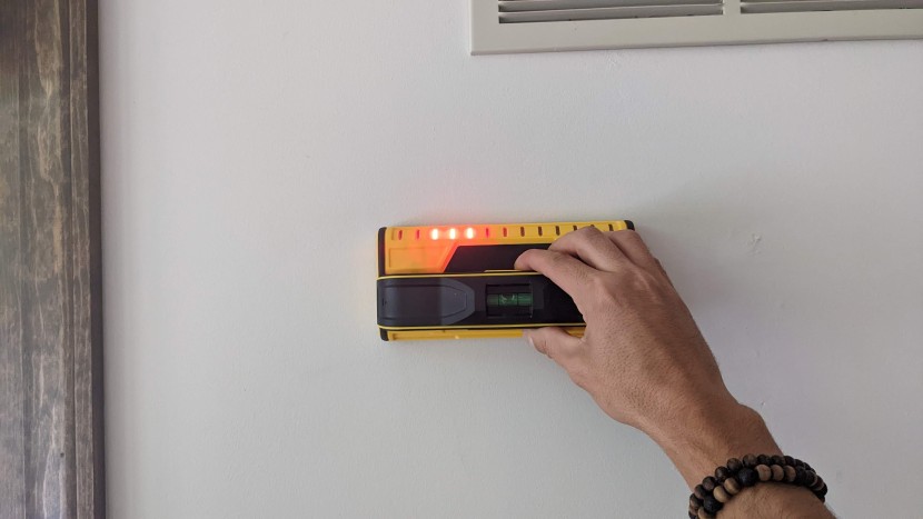 stud finder - the t13&#039;s has lights that indicate an object is positioned directly...