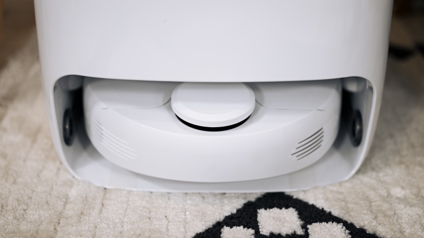 narwal t10 - the narwal nestled in its dock.