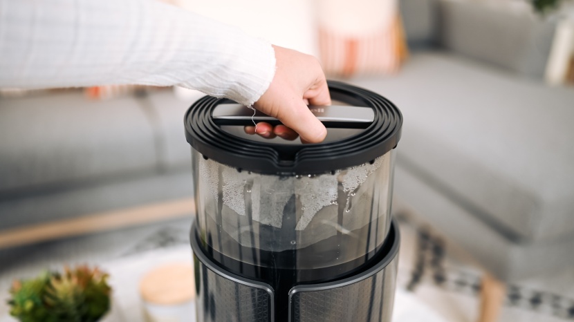 honeywell hul430 - the ergonomic handle makes the honeywell super easy to carry.