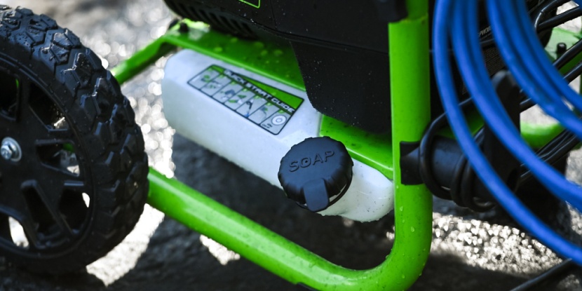 greenworks pro 3000psi - a massive detergent basin is easy to access.