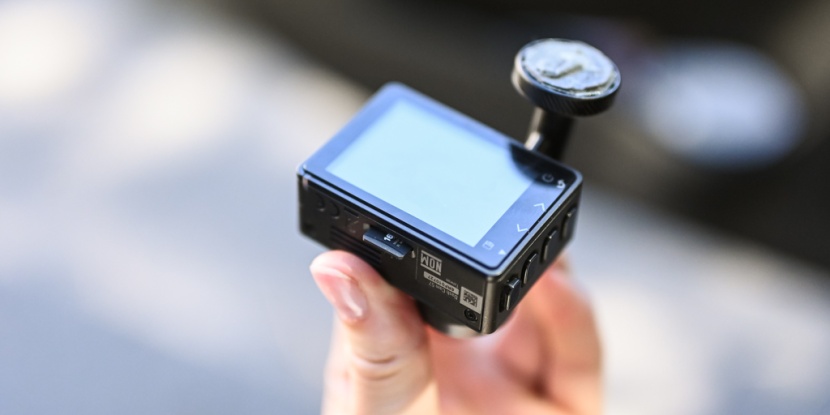 garmin 57 - the adhesive mount is not the highest quality option.