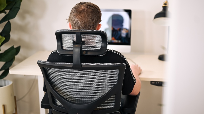 x-chair x2 k-sport mgmt - the mesh is strategically mapped to minimize your body&#039;s contact...