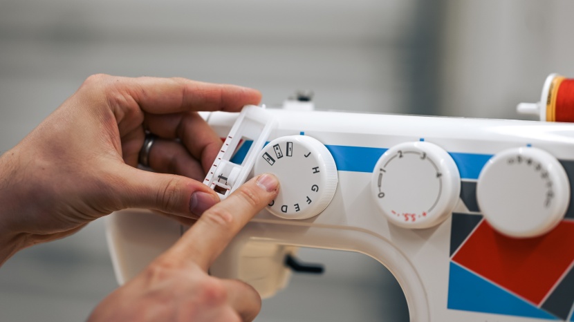 janome mod-19 - choosing a buttonhole size before getting started.