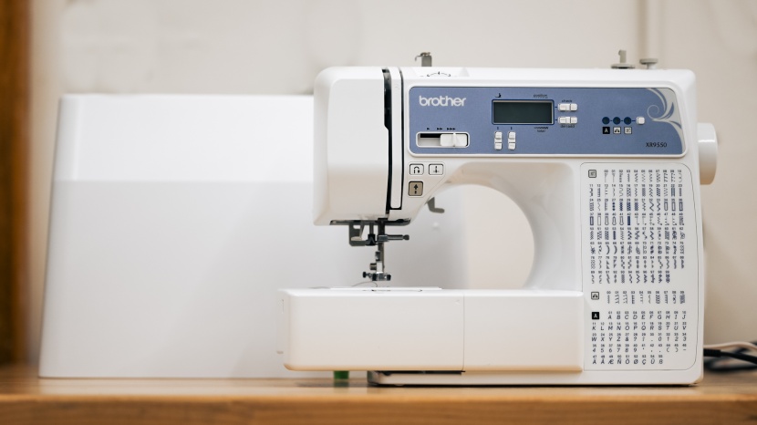 brother xr9550 - this machine not only lists all the stitch selections on the front...