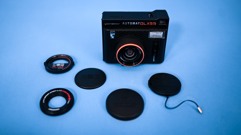 instant camera - the lomo&#039; magellan comes with various attachments and a lens cap...