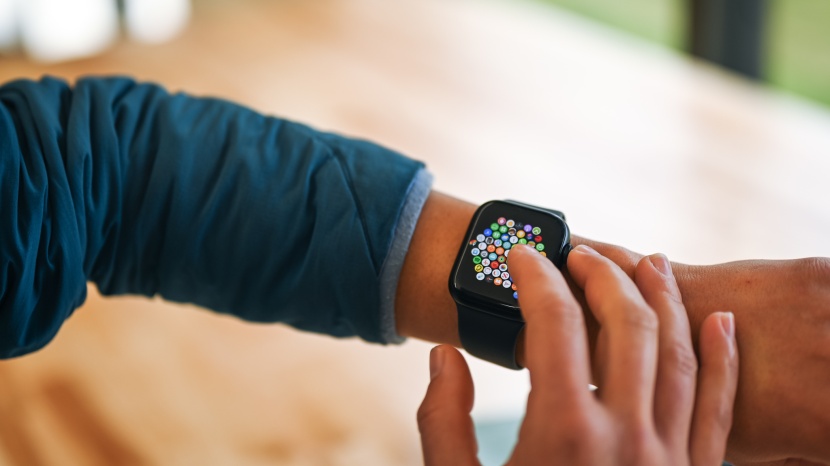 apple watch series 8 - an incredible amount of smart apps and features enhance life on the...