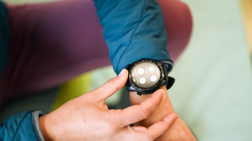 mobvoi ticwatch pro 3 - the display can be somewhat hard to read in direct light.