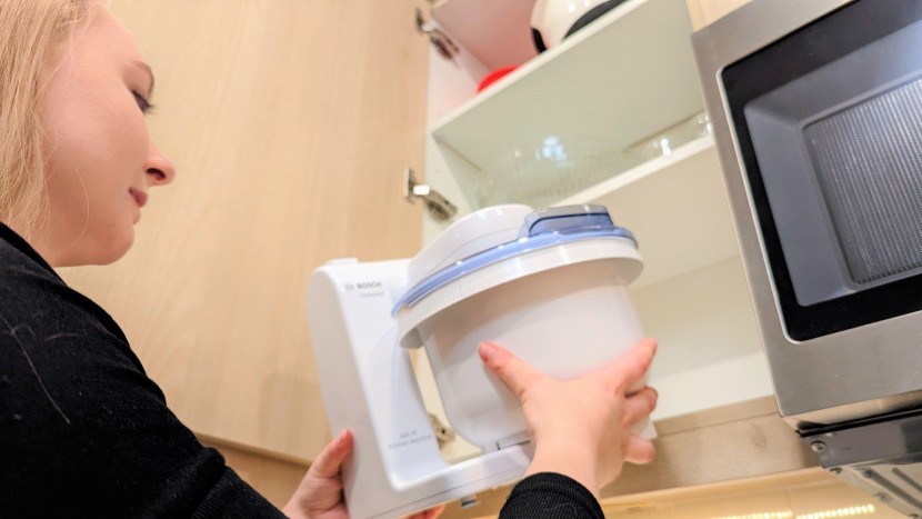 bosch mum4405 compact stand mixer - you simply just can't do this with your standard, hefty, stand...