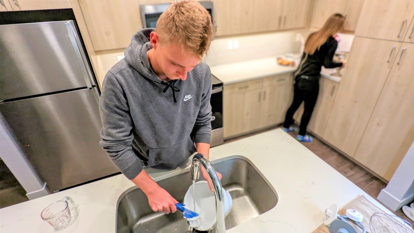 bosch mum4405 compact stand mixer - pulling kitchen duty: the mum4405's mixing bowl is dishwasher safe...