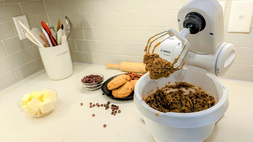 bosch mum4405 compact stand mixer - the mum4405's flat beater is more "whisk-like." it beautifully...