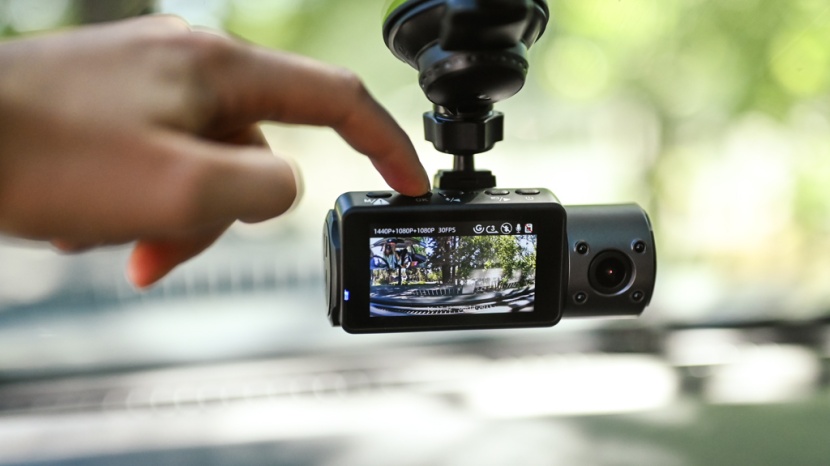 vantrue n4 - note the interior and rear camera on the right.