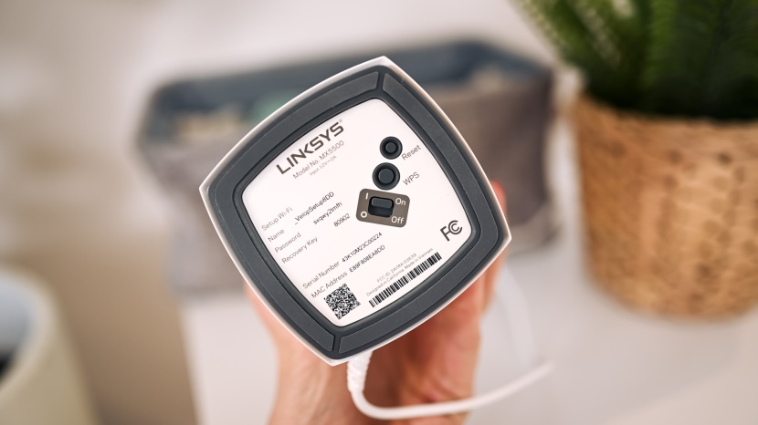 linksys atlas pro 6 (mx5503) - the bottom of the linksys atlas pro 6 has a simple on/off switch...